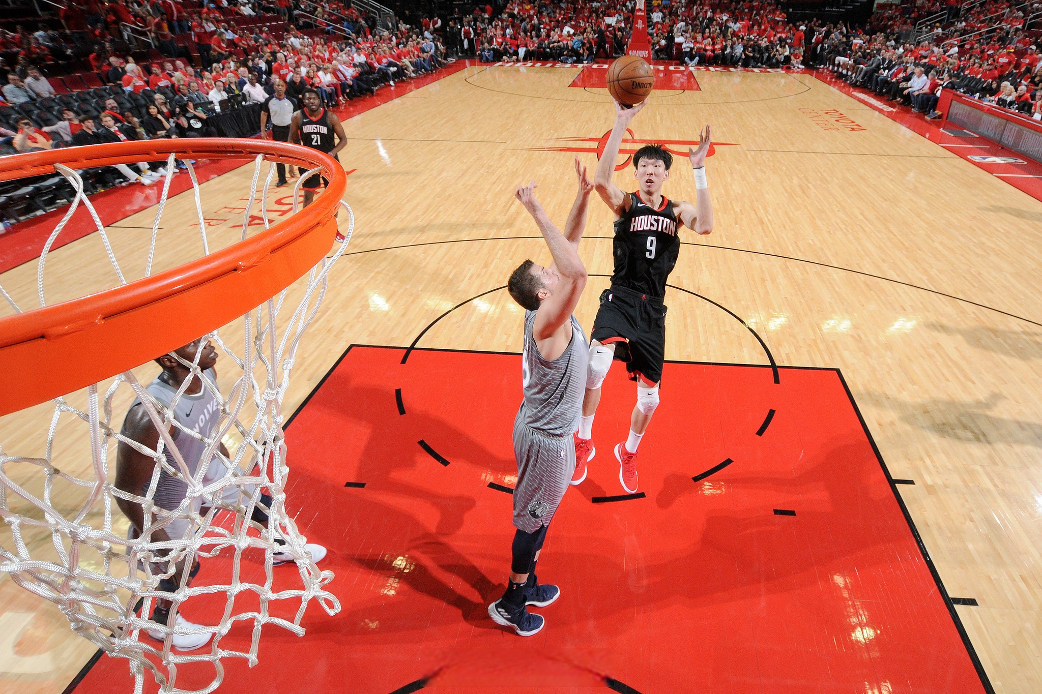 爱游戏-清晨体能课后，费城76人豪取连胜备战NBA季后赛，气氛紧张，纪律约束更严格的简单介绍