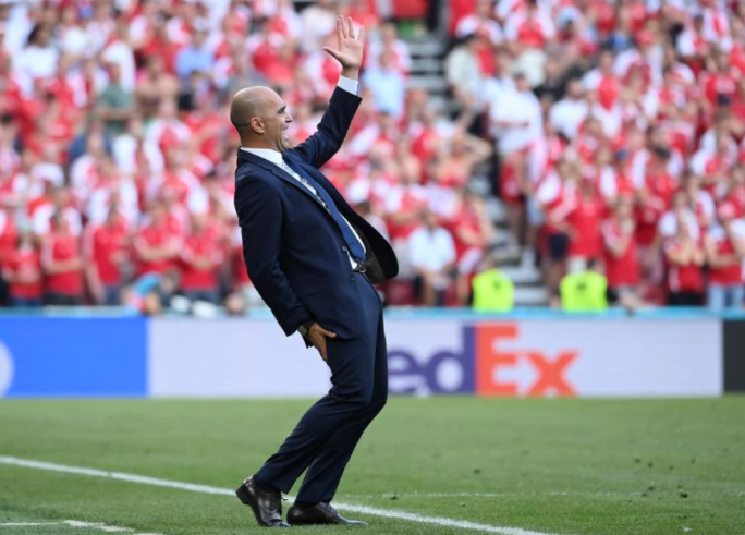 AYX-包含德布劳内赛事官方发布问鼎冠军新规，MAD争议不断！的词条